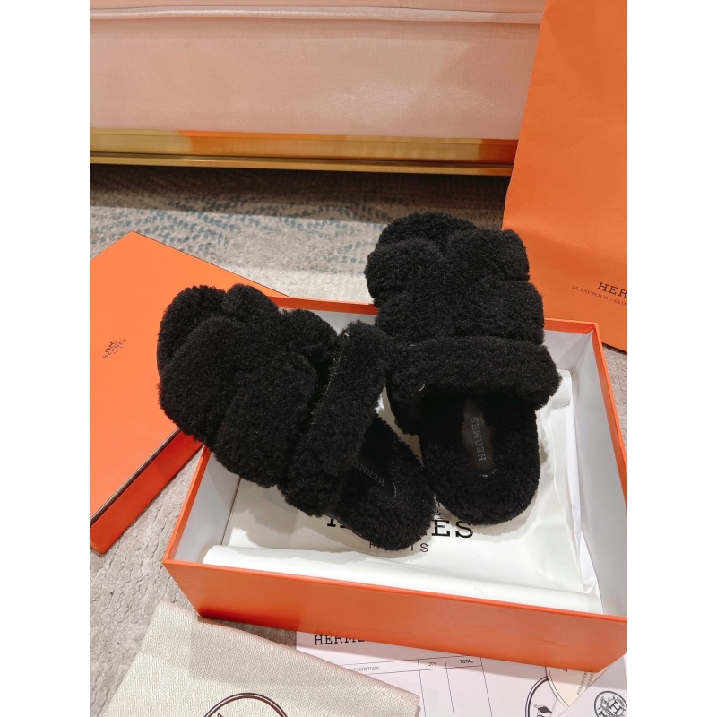 H**mes slippers